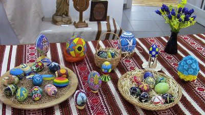 У Коломиї на Франківщині представили експозицію писанок із символами Маріуполя У Коломиї на Франківщині представили експозицію писанок із символами Маріуполя