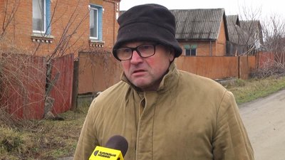 Мешканка Хмельниччини, в будинок якої влетів уламок російської ракети, у лікарні в шоковому стані Мешканка Хмельниччини, в будинок якої влетів уламок російської ракети, у лікарні в шоковому стані
