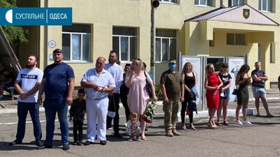Освідчення на плацу: на Одещину повернулись бійці із зони ООС Освідчення на плацу: на Одещину повернулись бійці із зони ООС