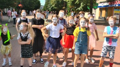У Хмельницькому влаштували акцію для підняття настрою містянам
