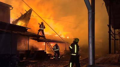 На Закарпатті горів ринок: пожежа охопила 1500 квадратних метрів