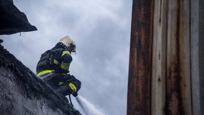 РФ вдарила по Одещині: пошкоджено багатоповерхівку і об’єкт енергетики