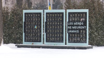У Дніпрі вшанували пам'ять загиблих під Дебальцевим бійців У Дніпрі вшанували пам'ять загиблих під Дебальцевим бійців