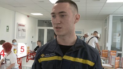 Курсанти університету цивільного захисту з Харкова, які навчаються в Черкасах, здали кров для армії
