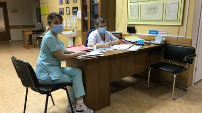 На Житомирщині дев'ятеро учнів гімназії потрапили до лікарні з підозрою на отруєння побутовою хімією На Житомирщині дев'ятеро учнів гімназії потрапили до лікарні з підозрою на отруєння побутовою хімією