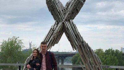 "Найпоширеніше запитання — чому ми не зняли ланцюг": пара закованих з Харкова витримала три місяці "Найпоширеніше запитання — чому ми не зняли ланцюг": пара закованих з Харкова витримала три місяці
