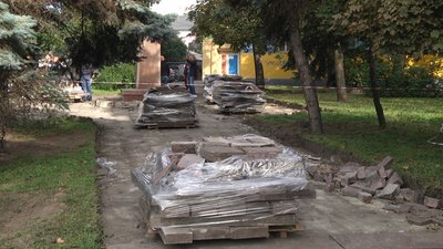 У Житомирі розпочали ремонт скверу на перехресті Театральної та Великої Бердичівської У Житомирі розпочали ремонт скверу на перехресті Театральної та Великої Бердичівської