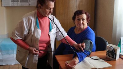 Найстаршій волонтерці – 93 роки. Фоторепортаж із терцентру на Львівщині, де допомагають армії Найстаршій волонтерці – 93 роки. Фоторепортаж із терцентру на Львівщині, де допомагають армії