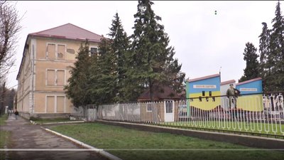 Пораненого військовослужбовця перевели до Мукачівського шпиталю