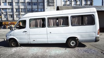 Наслідки удару FPV-дрона РФ в маршрутку у Запоріжжі, 9 жовтня 2026 року