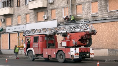 У Харкові відновили під'їзд будинку на Кооперативній, в який торік влітку влучила російська ракета У Харкові відновили під'їзд будинку на Кооперативній, в який торік влітку влучила російська ракета