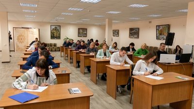 Написання радіодиктанту в обласні бібліотеці імені Чижевського. 9 листопада 2022 року
