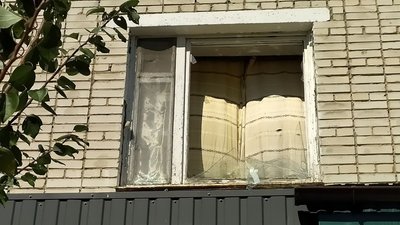 "Наче землю вивертало": жителі пошкоджених квартир розповіли про російський удар по Сумах "Наче землю вивертало": жителі пошкоджених квартир розповіли про російський удар по Сумах
