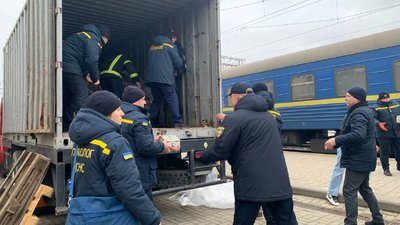 Із Тернополя відправили допомогу в Харків та зібрали підписи для звернення до НАТО