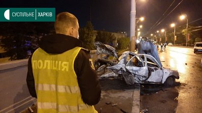Внаслідок зіткнення із патрульним авто у Харкові вибухнув легковик, є загиблі Внаслідок зіткнення із патрульним авто у Харкові вибухнув легковик, є загиблі