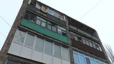 Наслідки обстрілу пошкоджена багатоповерхівка Мирноград Донецька область Наслідки обстрілу пошкоджена багатоповерхівка Мирноград Донецька область