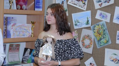 Живопис, ляльки, витинанки. У Миколаєві відкрилась персональна виставка майстрині з Первомайська Живопис, ляльки, витинанки. У Миколаєві відкрилась персональна виставка майстрині з Первомайська