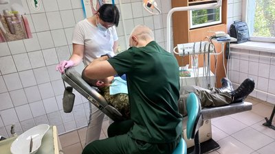 Полтавський стоматолог безплатно лікує військовим зуби: скільки людей звернулися