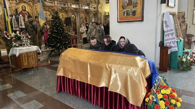 "Страшна звістка": у Полтаві попрощалися із загиблим військовослужбовцем Віктором Чорнухою "Страшна звістка": у Полтаві попрощалися із загиблим військовослужбовцем Віктором Чорнухою