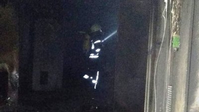 У Херсоні на розі вулиць Ладичука та Бериславського шосе була пожежа У Херсоні на розі вулиць Ладичука та Бериславського шосе була пожежа