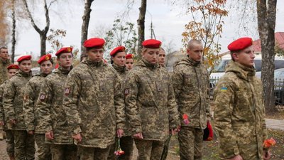 У Збаражі відкрили меморіальну дошку на честь загиблого захисника України Руслана Тимофея У Збаражі відкрили меморіальну дошку на честь загиблого захисника України Руслана Тимофея