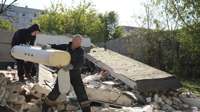 Наслідки російських авіаударів по Київському району Харкова вранці