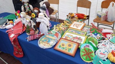 У Хмельницькому відбувся різдвяний ярмарок: всі кошти підуть на допомогу ЗСУ
