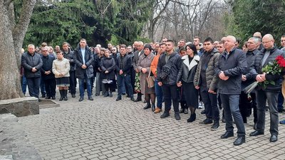 В Івано-Франківську відкрили пам'ятну дошку ексголові Тлумацької громади Роману Круховському В Івано-Франківську відкрили пам'ятну дошку ексголові Тлумацької громади Роману Круховському