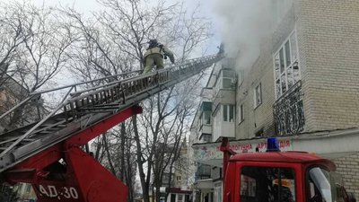 На Миколаївщині сталася пожежа в квартирі житлового будинку: ДСНС евакуювала 24 людини