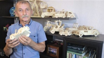 Майстер із Олександрії виготовляє дерев’яні іграшки, які зберігаються у багатьох колекціях світу