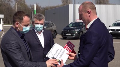 32 нових автомобілі передали до сільських амбулаторій Черкащини 32 нових автомобілі передали до сільських амбулаторій Черкащини