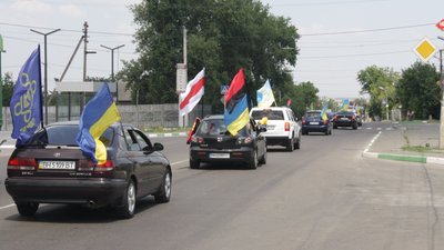 У Чорноморську Одеської області до Дня Конституції влаштували автопробіг У Чорноморську Одеської області до Дня Конституції влаштували автопробіг