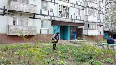 "Приїжджайте, коли чорнобривці виростуть”: попри постійні обстріли, жителі Степногірська садять городину та вірять в ЗСУ "Приїжджайте, коли чорнобривці виростуть”: попри постійні обстріли, жителі Степногірська садять городину та вірять в ЗСУ