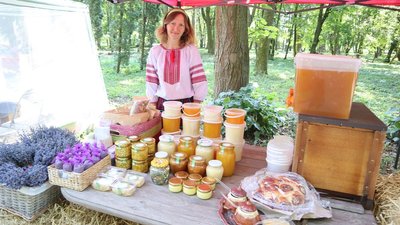 У Хмельницькому до Яблучного Спаса провели Медовий ярмарок У Хмельницькому до Яблучного Спаса провели Медовий ярмарок
