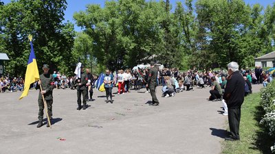 На Кіровоградщині попрощалися із загиблим на війні з РФ Артемом Бобровим На Кіровоградщині попрощалися із загиблим на війні з РФ Артемом Бобровим