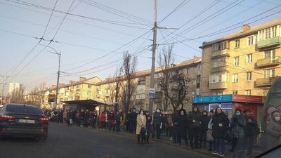 Виїхати з лівого берега столиці киянам непросто Виїхати з лівого берега столиці киянам непросто