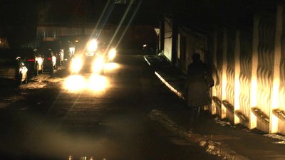 Небезпека для пішоходів у Рівному: як бачить водій людину у темному одязі та як стати помітним на дорозі