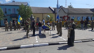 В Одеській області прощалися з військовим, який загинув на Донеччині В Одеській області прощалися з військовим, який загинув на Донеччині