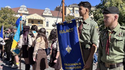 У центрі Мукачева «пластуни» влаштували ярмарок на підтримку поранених військових