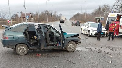 Внаслідок двох ДТП рух транспорту на дорогах Житомирщини ускладнений Внаслідок двох ДТП рух транспорту на дорогах Житомирщини ускладнений