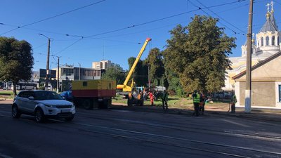 Водіїв просять не ігнорувати знаки: у Житомирі почали ремонтувати трамвайні колії через зношеність Водіїв просять не ігнорувати знаки: у Житомирі почали ремонтувати трамвайні колії через зношеність