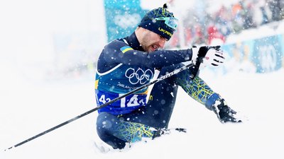 Олександр Шумбарець після фінішу останнього старту з лижного двоборства на Іграх