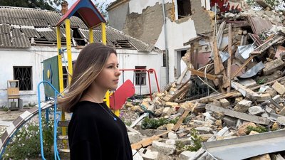 Навчальний заклад зруйнували війська РФ. Дівчина з Миколаєва зняла відео про свій ліцей