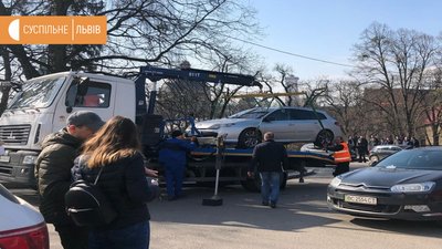 У Львові запрацювали три нові евакуатори У Львові запрацювали три нові евакуатори