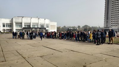 У Сумах підприємці протестують проти карантинних обмежень "червоної" зони У Сумах підприємці протестують проти карантинних обмежень "червоної" зони
