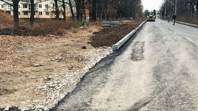 Вперше кладуть асфальт: у селі на Вінниччині триває ремонт дороги