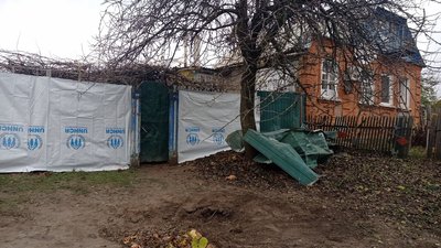 Через обстріл зі сторони РФ у Писарівці на Сумщині пошкоджені домівки мирних жителів: що розповідають люди Через обстріл зі сторони РФ у Писарівці на Сумщині пошкоджені домівки мирних жителів: що розповідають люди