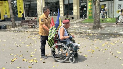 "На моєму рахунку десь 21 місто": херсонський волонтер "дядя Гриша" приїхав до Миколаєва "На моєму рахунку десь 21 місто": херсонський волонтер "дядя Гриша" приїхав до Миколаєва