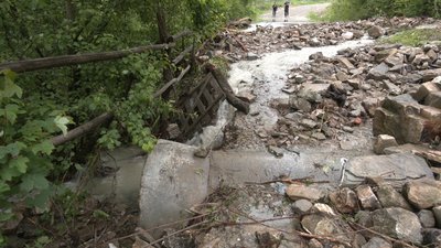 Село Розтоки - дорогу розмило, будинки підтопило. Негода на Прикарпатті Село Розтоки - дорогу розмило, будинки підтопило. Негода на Прикарпатті