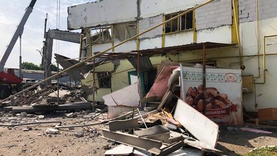 Зруйноване внаслідок обстрілу приміщення хлібзаводу